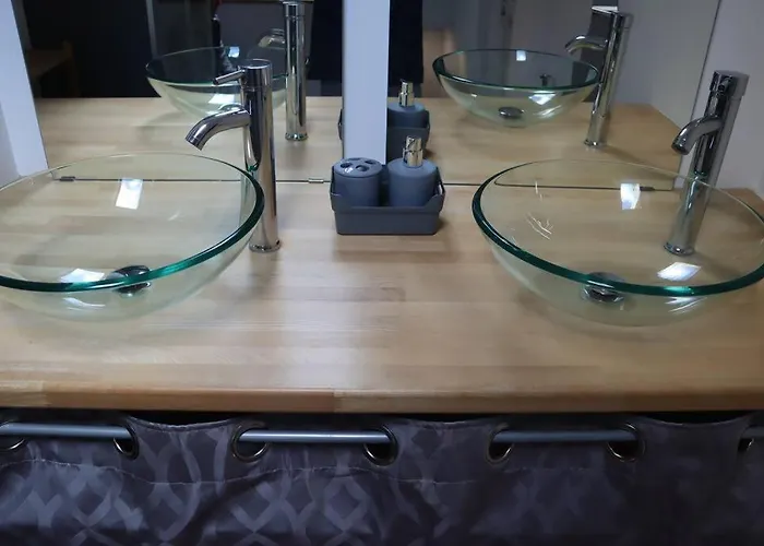 Vakantiehuis Maison Atypique, Centre-ville 2+2 Pers Sauna Ir *